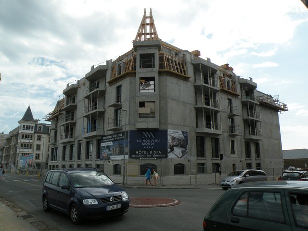  construction de l'hôtel Le Nouveau Monde